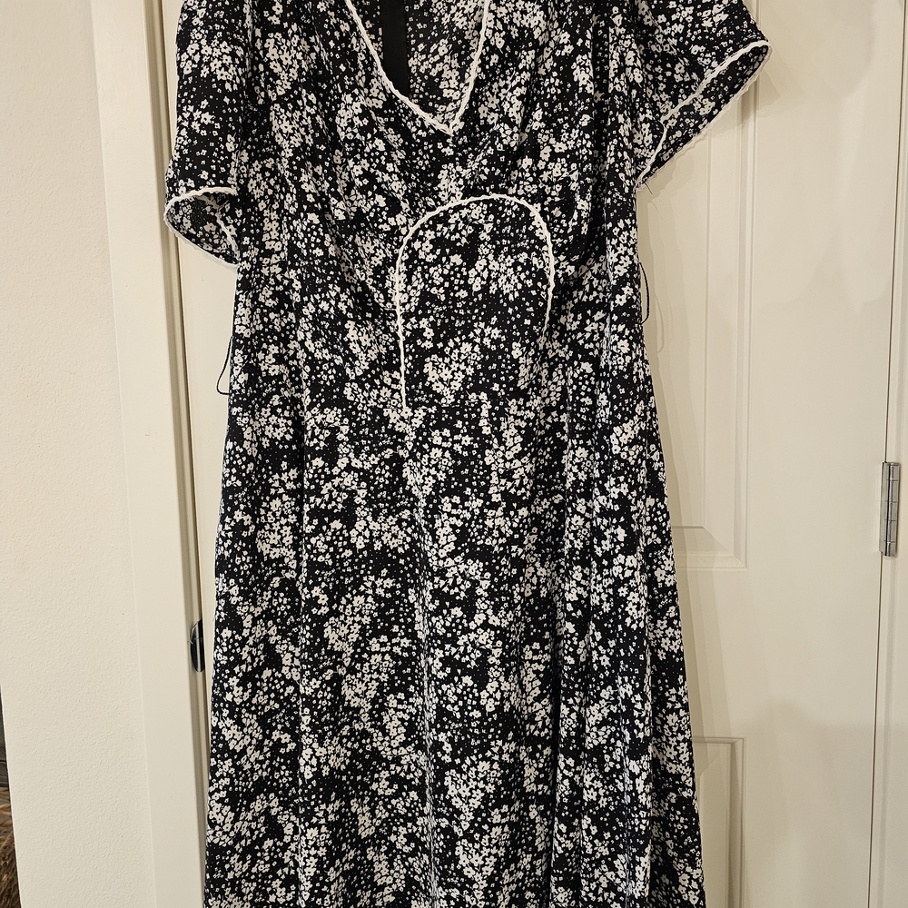 Vince Camuto Black and White Floral Midi Dress